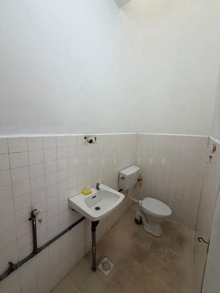 1-storey Terraced House for Sale in Kluang (Johor) - Shanel Tee - Bathroom - PropertyGuru.com.my