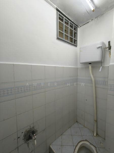 2-storey Terraced House for Sale in Taman Bukit Tiram (Ulu Tiram) - Amber Hew - Bathroom - PropertyGuru.com.my
