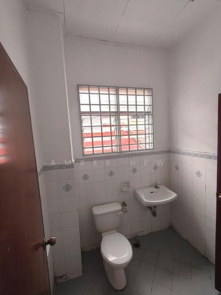 Rumah Teres 2-Tingkat untuk Dijual di Taman Bukit Tiram (Ulu Tiram) - Amber Hew - PropertyGuru.com.my