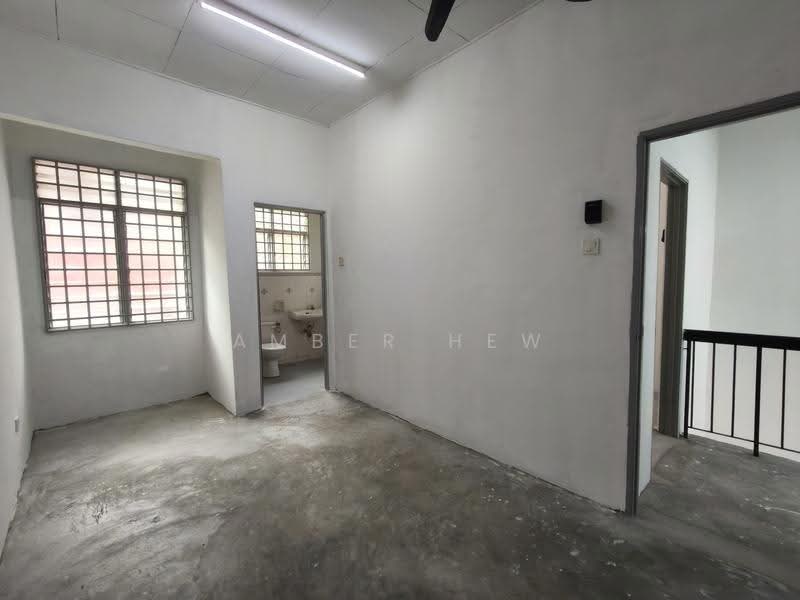 Rumah Teres 2-Tingkat untuk Dijual di Taman Bukit Tiram (Ulu Tiram) - Amber Hew - Interior - PropertyGuru.com.my