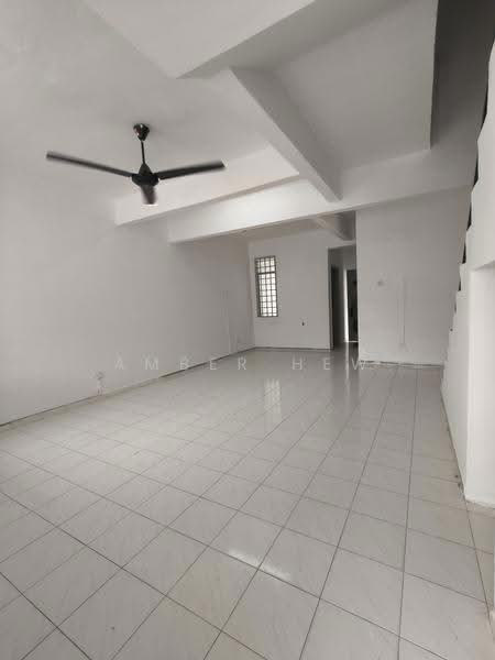 Rumah Teres 2-Tingkat untuk Dijual di Taman Bukit Tiram (Ulu Tiram) - Amber Hew - Living Room - PropertyGuru.com.my