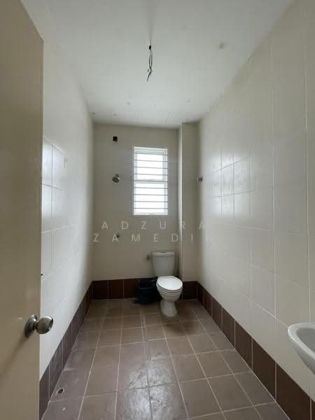 Rumah Berkembar untuk Dijual di Bandar Teknologi Kajang (Kajang) - Adzura Zamedin - Bathroom - PropertyGuru.com.my