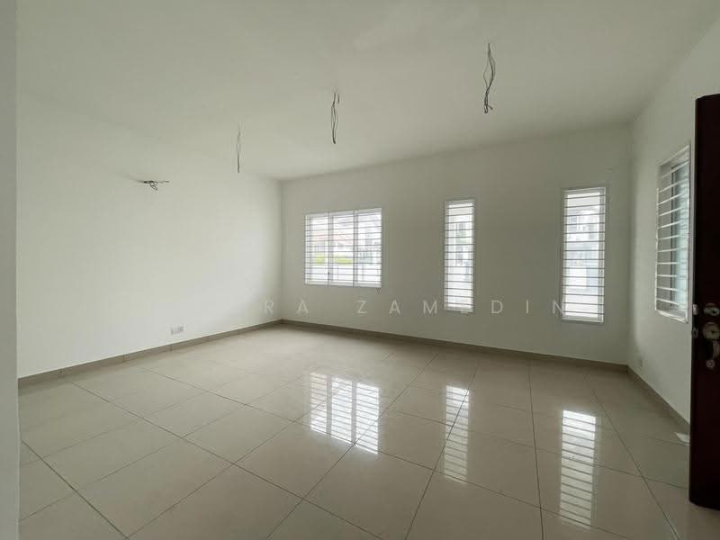 Rumah Berkembar untuk Dijual di Bandar Teknologi Kajang (Kajang) - Adzura Zamedin - Living Room - PropertyGuru.com.my