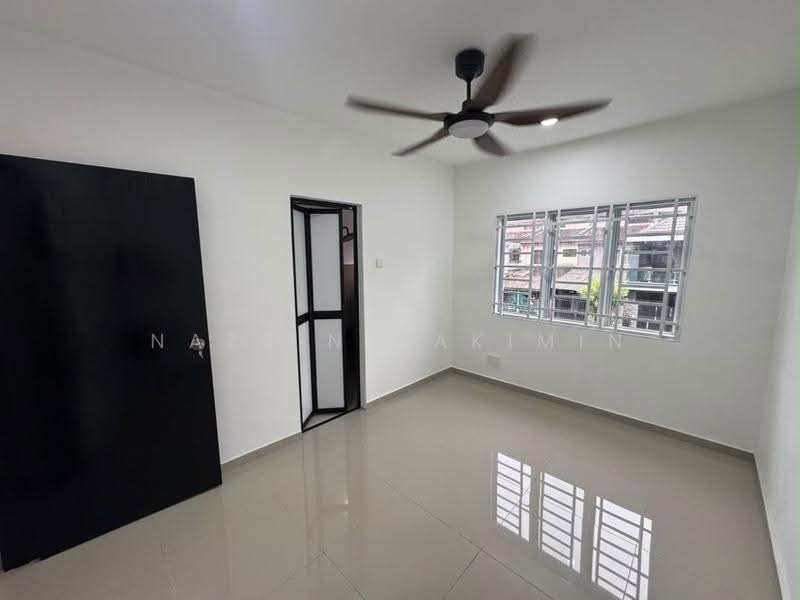 2-storey Terraced House for Sale in Taman Sri Muda (Shah Alam) - Nazrin Hakimin - Bedroom - PropertyGuru.com.my