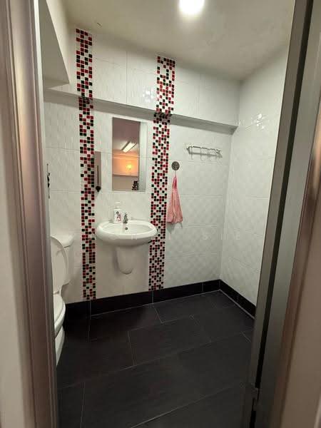 Kediaman Servis untuk Disewa di Empire Subang - Rachel Sie - Bathroom - PropertyGuru.com.my