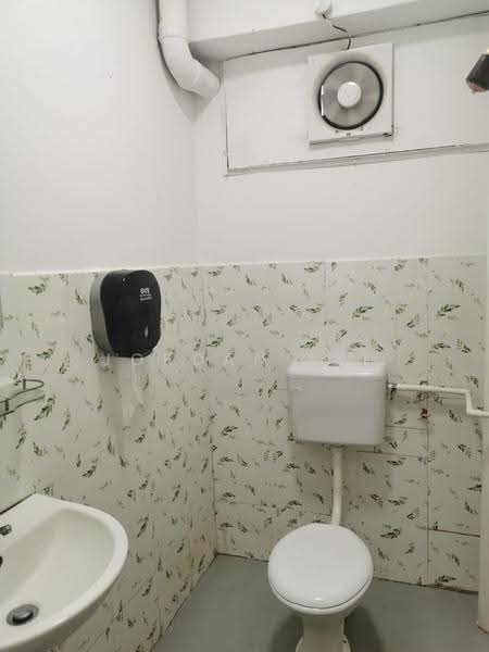 Shop for Sale in Taman Melaka Raya (Melaka City) - Jordan Lee - Bathroom - PropertyGuru.com.my