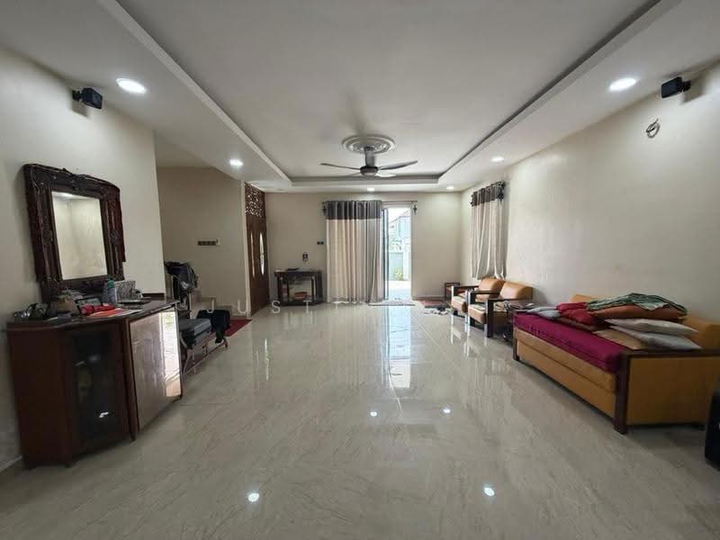 Bungalow House untuk Disewa di Bandar Country Homes (Rawang) - Justin Lai - Living Room - PropertyGuru.com.my