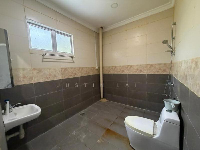 Bungalow House untuk Disewa di Bandar Country Homes (Rawang) - Justin Lai - Bathroom - PropertyGuru.com.my