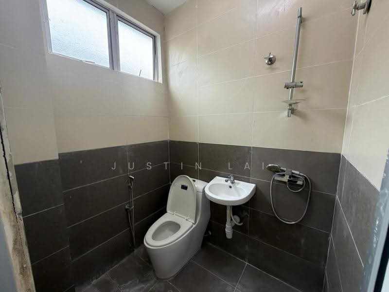 Bungalow House untuk Disewa di Bandar Country Homes (Rawang) - Justin Lai - Bathroom - PropertyGuru.com.my