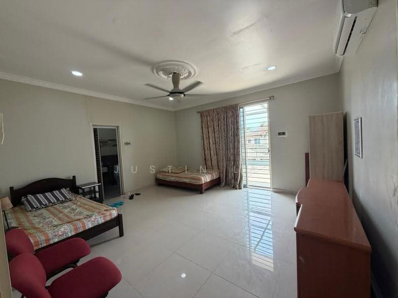 Bungalow House untuk Disewa di Bandar Country Homes (Rawang) - Justin Lai - Bedroom - PropertyGuru.com.my
