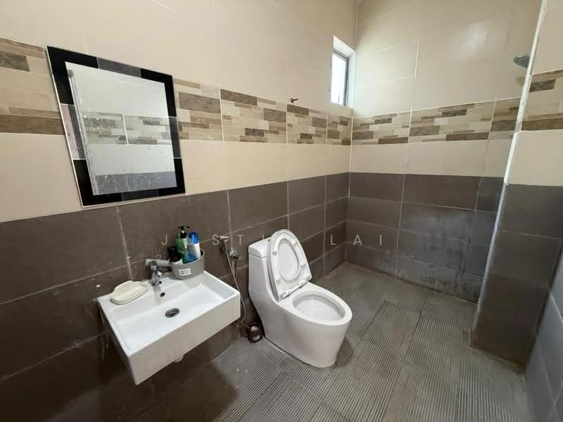 Bungalow House untuk Disewa di Bandar Country Homes (Rawang) - Justin Lai - Bathroom - PropertyGuru.com.my