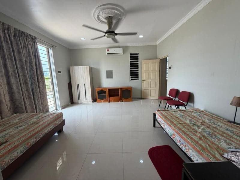 Bungalow House untuk Disewa di Bandar Country Homes (Rawang) - Justin Lai - Bedroom - PropertyGuru.com.my