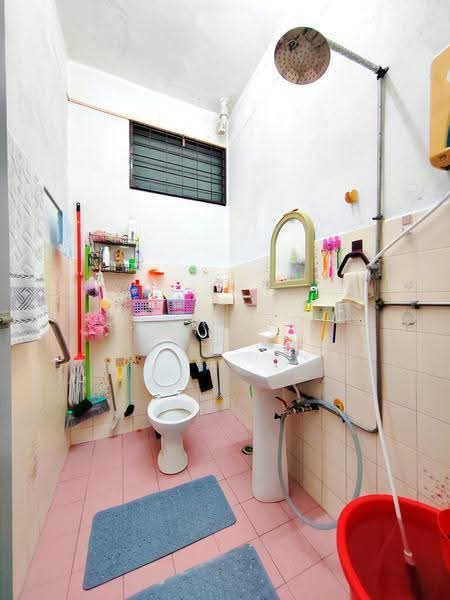 Rumah Berkembar untuk Dijual di Sungai Ara (Penang) - Pauline Cheong - Bathroom - PropertyGuru.com.my