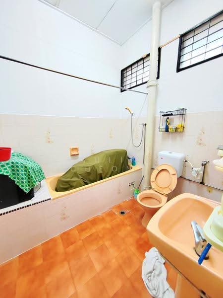 Rumah Berkembar untuk Dijual di Sungai Ara (Penang) - Pauline Cheong - Bathroom - PropertyGuru.com.my