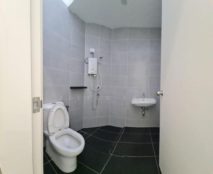 Terraced House for Rent in Bandar Cassia (Batu Kawan) - Allysa Tan - Bathroom - PropertyGuru.com.my