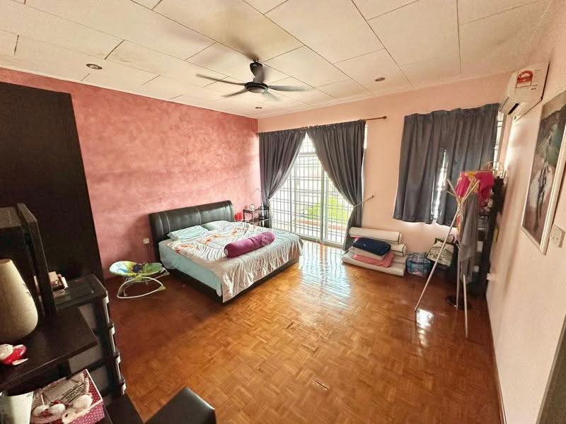 Semi-Detached House for Sale in Taman Bukit Jaya (Ulu Tiram) - Carson . - Bedroom - PropertyGuru.com.my