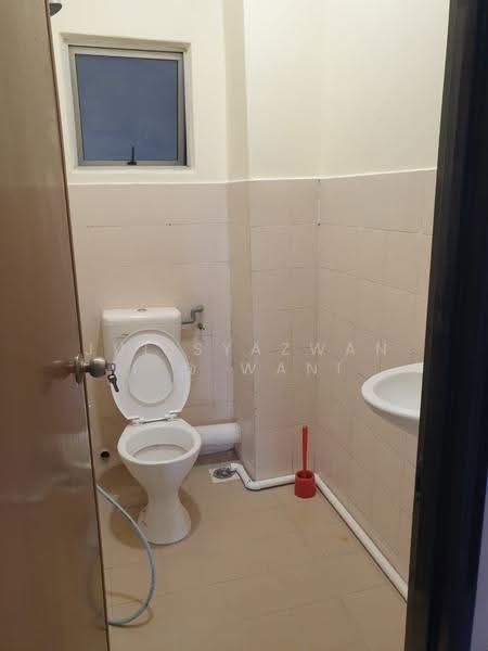 Pangsapuri untuk Disewa di Intan Apartment - Julisyazwani @ Wani - Bathroom - PropertyGuru.com.my