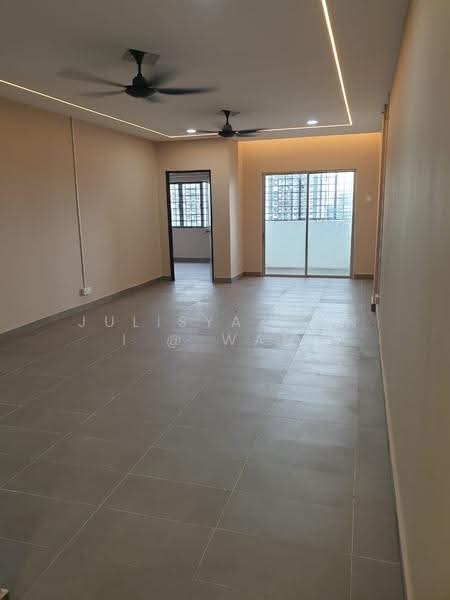 Pangsapuri untuk Disewa di Intan Apartment - Julisyazwani @ Wani - Living Room - PropertyGuru.com.my