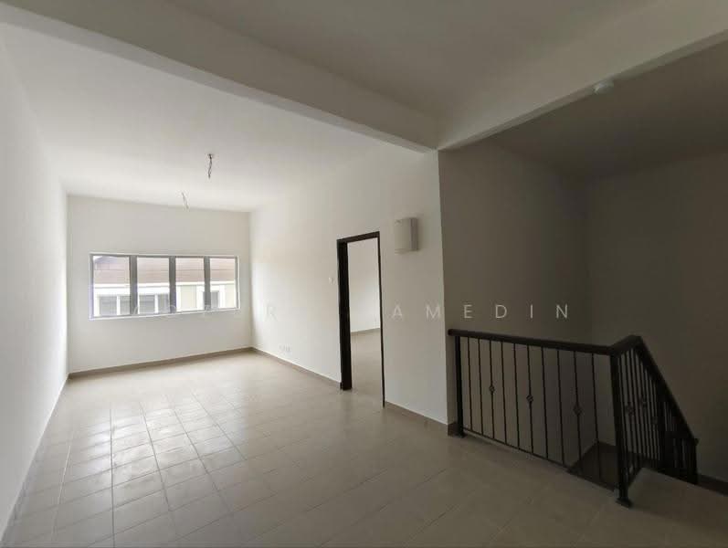 Rumah Berkembar untuk Dijual di Taman Ramal Suria (Bangi) - Adzura Zamedin - Living Room - PropertyGuru.com.my