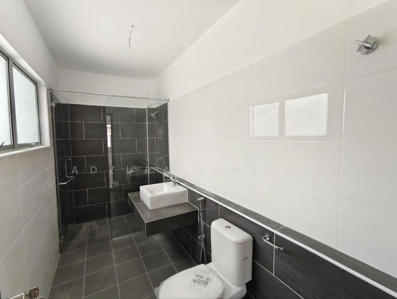 Rumah Berkembar untuk Dijual di Taman Ramal Suria (Bangi) - Adzura Zamedin - Bathroom - PropertyGuru.com.my