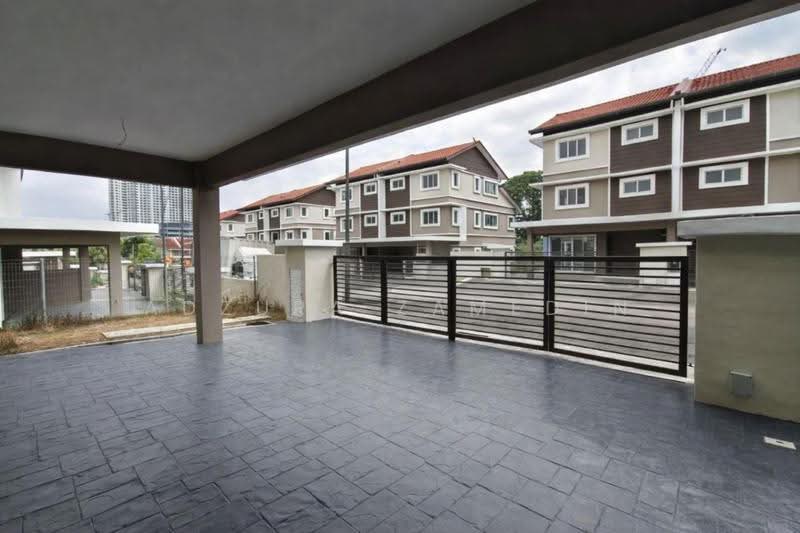 Rumah Berkembar untuk Dijual di Taman Ramal Suria (Bangi) - Adzura Zamedin - Exterior - PropertyGuru.com.my