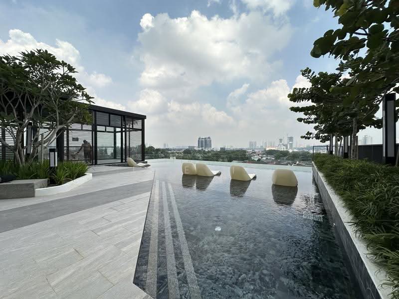 Kediaman Servis untuk Disewa di The Mate @ Damansara Jaya - Jyne Lim - Pool - PropertyGuru.com.my