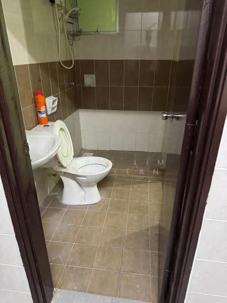 Rumah Teres untuk Dijual di Sungai Long (Bandar Sungai Long) - Chris Lim Pek Yean - Bathroom - PropertyGuru.com.my
