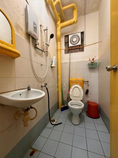 Rumah Flat untuk Dijual di Taman Seri Setanggi - Stephanie Yap - Bathroom - PropertyGuru.com.my