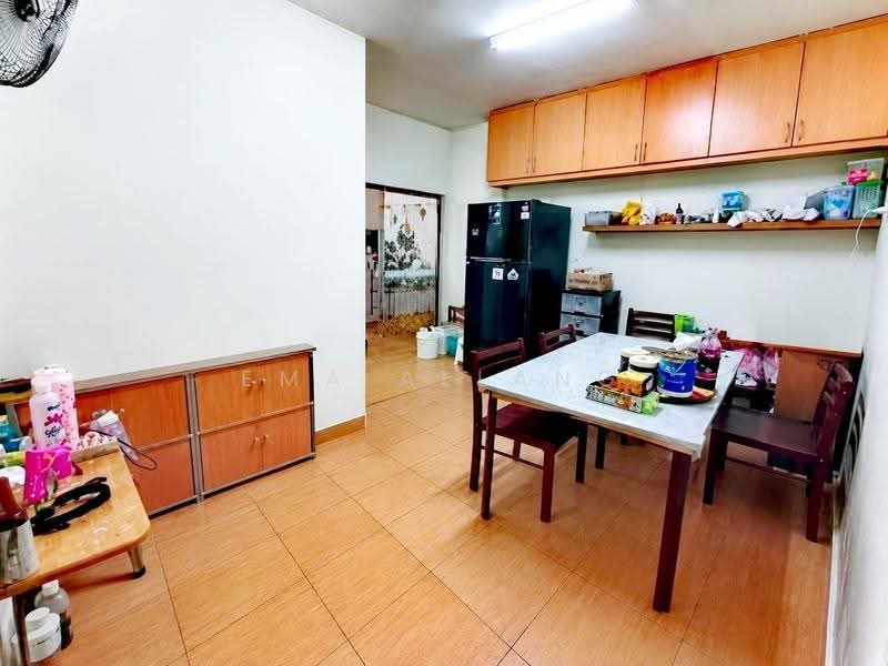 2-storey Terraced House for Sale in Bandar Putra Permai (Seri Kembangan) - EMA ALLANG - Kitchen - PropertyGuru.com.my
