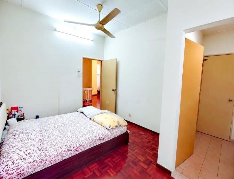 2-storey Terraced House for Sale in Bandar Putra Permai (Seri Kembangan) - EMA ALLANG - Bedroom - PropertyGuru.com.my
