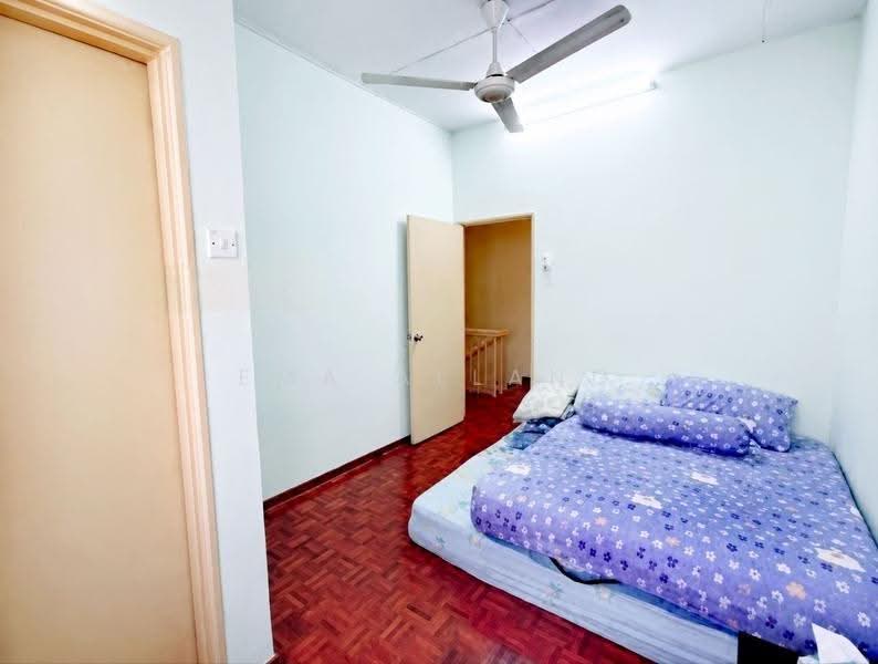 2-storey Terraced House for Sale in Bandar Putra Permai (Seri Kembangan) - EMA ALLANG - Bedroom - PropertyGuru.com.my