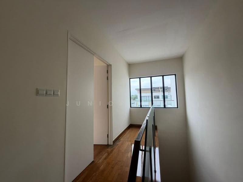 Semi-Detached House for Sale in Rawang (Selangor) - Junior Ong - Corridor - PropertyGuru.com.my