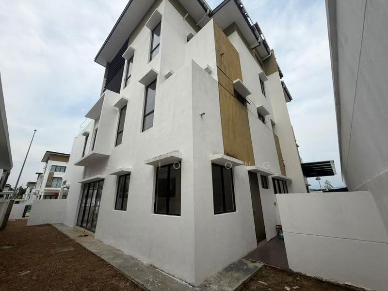 Semi-Detached House for Sale in Rawang (Selangor) - Junior Ong - Exterior - PropertyGuru.com.my