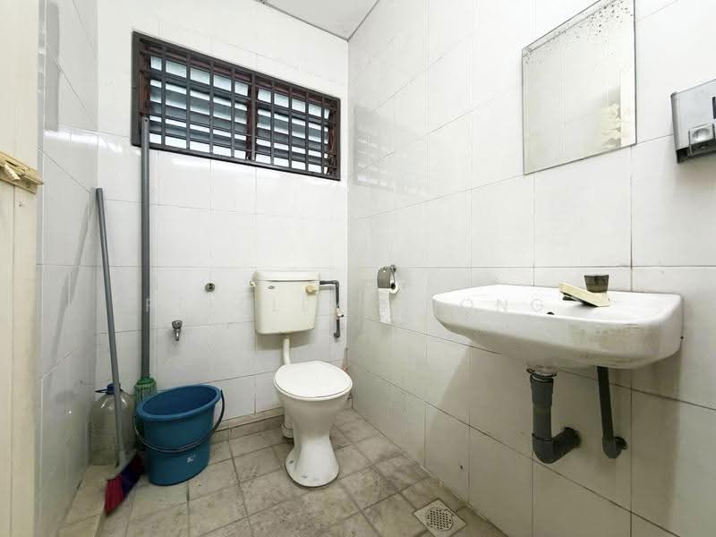 Shop for Sale in Taman Kampar Siswa (Kampar) - Presley Chong - Ground Floor Bathroom 1 - PropertyGuru.com.my