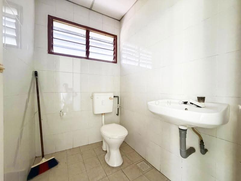 Shop for Sale in Taman Kampar Siswa (Kampar) - Presley Chong - 1st Floor Bathroom 1 - PropertyGuru.com.my
