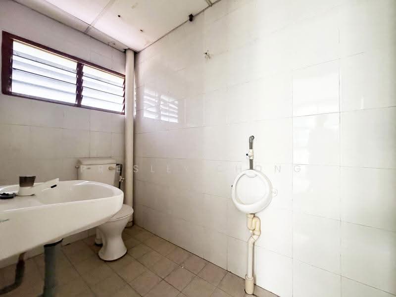 Shop for Sale in Taman Kampar Siswa (Kampar) - Presley Chong - 1st Floor Bathroom 2 - PropertyGuru.com.my