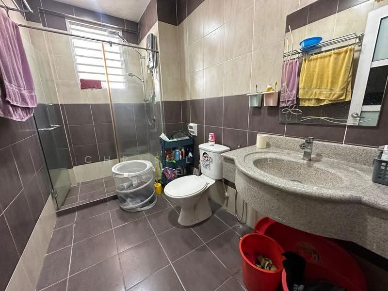 Rumah Teres untuk Dijual di Sungai Long (Bandar Sungai Long) - Chris Lim Pek Yean - Bathroom - PropertyGuru.com.my