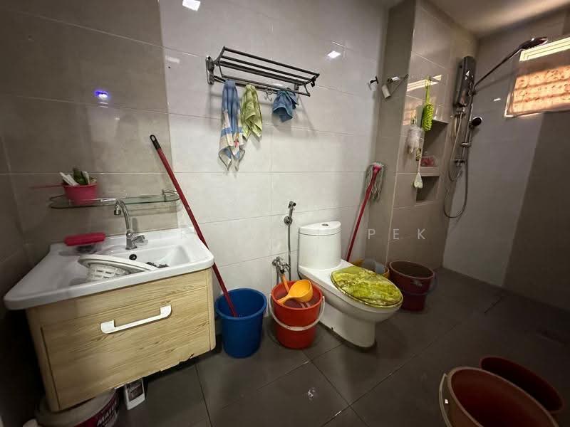 Rumah Teres untuk Dijual di Sungai Long (Bandar Sungai Long) - Chris Lim Pek Yean - Bathroom - PropertyGuru.com.my