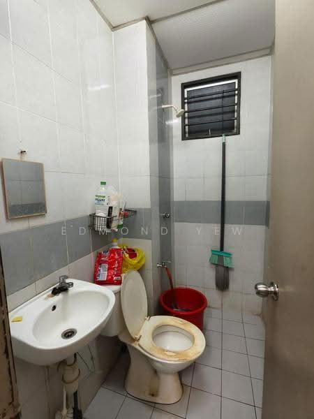 Pangsapuri untuk Dijual di 162 Residency - Edmond Yew - Bathroom - PropertyGuru.com.my