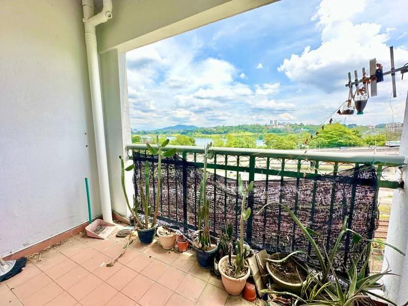 Kondominium untuk Dijual di South City (Perdana Selatan) Block C - Amzar Faiz - Balcony - PropertyGuru.com.my