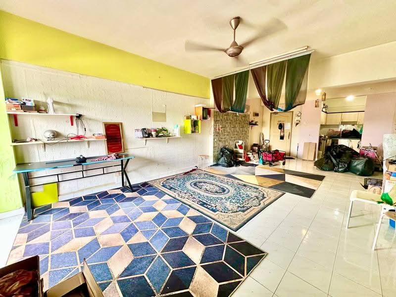 Kondominium untuk Dijual di South City (Perdana Selatan) Block C - Amzar Faiz - Living Room - PropertyGuru.com.my