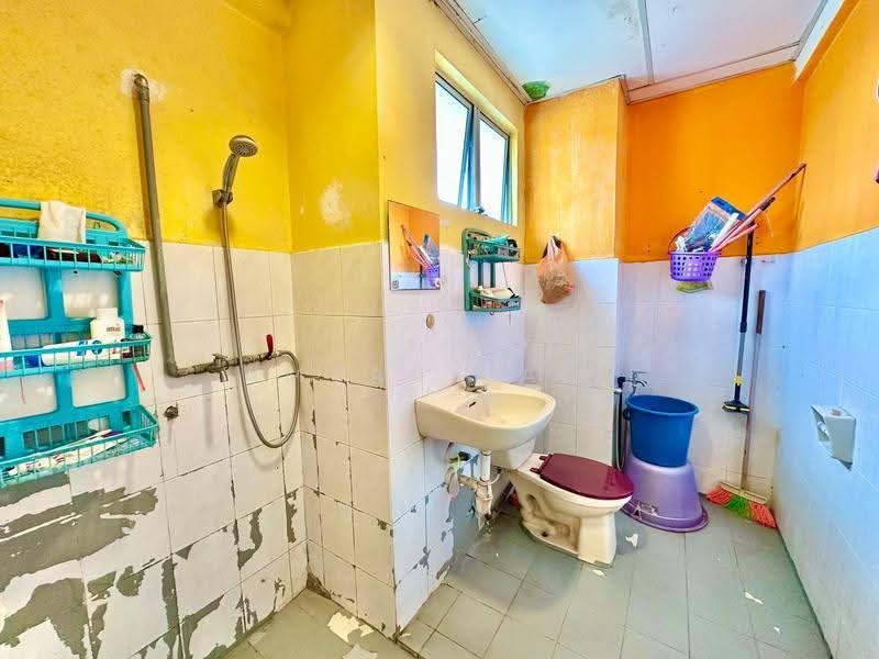 Kondominium untuk Dijual di South City (Perdana Selatan) Block C - Amzar Faiz - Bathroom - PropertyGuru.com.my