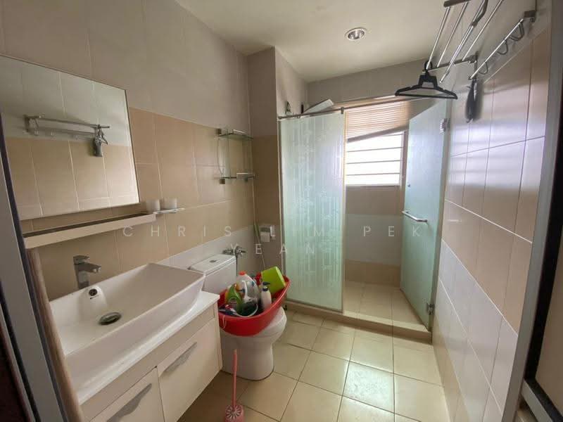Rumah Teres untuk Dijual di Sungai Long (Bandar Sungai Long) - Chris Lim Pek Yean - Bathroom - PropertyGuru.com.my