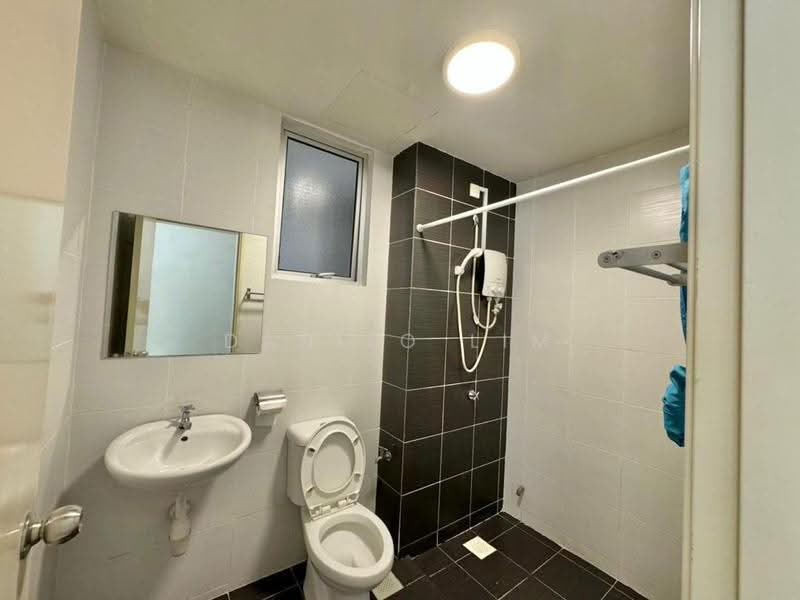 Service Residence for Sale at Maxim Residences - Danilo Lim - Bathroom - PropertyGuru.com.my