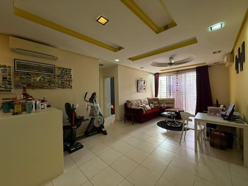 Kondominium untuk Dijual di Platinum Lake PV 13 - Ming Feng - Living Room - PropertyGuru.com.my