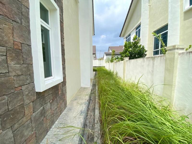 Bungalow House for Sale in Senawang (Negeri Sembilan) - Izzat Zamros - Exterior - PropertyGuru.com.my