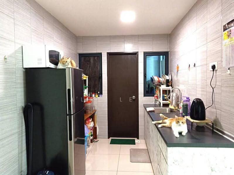 Kediaman Servis untuk Dijual di Symphony Tower (Menara Simfoni) - Alex Leaw - Kitchen - PropertyGuru.com.my