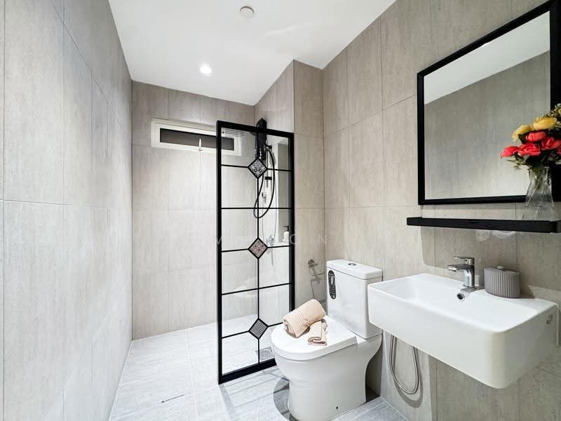 Kediaman Servis untuk Dijual di Tuan Straits Residency - FM Hong - Bathroom - PropertyGuru.com.my