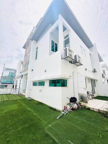 Rumah Berkembar untuk Dijual di Cyberjaya (Selangor) - Ashraff Daniel - Exterior - PropertyGuru.com.my