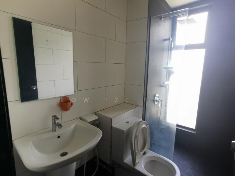 Condominium for Rent at Univ 360 Place - Kow Tze Fui - Attached Bathroom in the Master Room - PropertyGuru.com.my